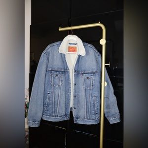 Levi Vintage Relaxed Fit Sherpa Trucker Jacket